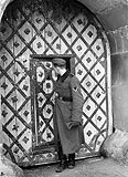 Niedzica - Brama zamku w Niedzicy na zdjciu Kintschera z lat 1939-45