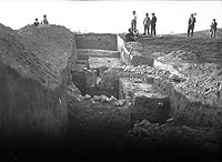 Piekary - Wykopaliska na zamku w Piekarach w 1932 roku