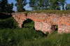 Zamek w Besiekierach - Zachodni mur kurtynowy od strony dziedzińca, fot. ZeroJeden, V 2005