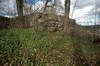 Zamek w Bezławkach - Ruiny wschodniej baszty, fot. ZeroJeden, IV 2007