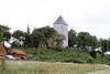 Zamek w Bezławkach - fot. ZeroJeden, VI 2002