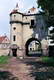 Zamek w Białej Nyskiej - Widok na bramę od strony dziedzińca, fot. ZeroJeden, VI 2000