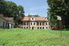 Zamek w Bobrku - Widok od południowego-wschodu na front pałacu, fot. ZeroJeden, VII 2004