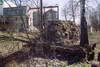 Zamek w Bratianie - Ocalały fragment muru skrzydła wschodniego, fot. JAPCOK, IV 2004