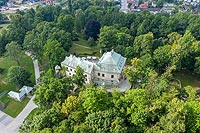 Zamek w Chlewiskach - Widok zamku na zdjęciu lotniczym, fot. ZeroJeden, VI 2019