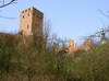 Zamek w Czersku - Widok na wieżę bramną, fot. ZeroJeden, IV 2004