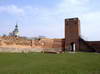Zamek w Czersku - Wieża bramna od strony dziedzińca, fot. ZeroJeden, IV 2004