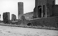 Zamek w Czersku - Ruiny zamku w Czersku na zdjęciu z lat 1939-45