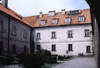 Klasztor w Czerwińsku nad Wisłą - Zachodnie skrzydło klasztoru od strony dziedzińca, fot. ZeroJeden, VI 2003