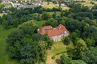 Zamek w Dębnie - zdjęcie lotnicze, fot. ZeroJeden, VII 2020
