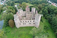 Zamek w Drzewicy - Widok zamku z lotu ptaka, fot. ZeroJeden VIII 2018