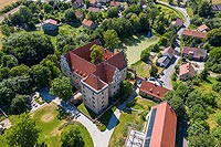Zamek w Goli Dzierżoniowskiej - Zdjęcie lotnicze, fot. ZeroJeden, VII 2019