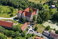 Zamek w Goli Dzierżoniowskiej - Zdjęcie lotnicze, fot. ZeroJeden, VII 2019