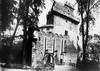 Grodziec - Brama z podzamcza na zamek właściwy na zdjęciu z okresu międzywojennego