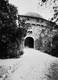Zamek Grodziec - Brama podzamcza na zdjęciu z okresu międzywojennego