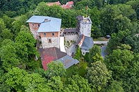 Zamek w Korzkwi - Widok zamku na zdjęciu lotniczym, fot. ZeroJeden, VI 2019