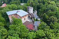 Zamek w Korzkwi - Widok zamku na zdjęciu lotniczym, fot. ZeroJeden, VI 2019