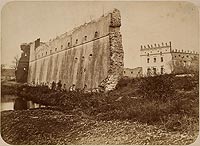Krupe - Zamek w Krupem na fotografii z lat 80. XIX wieku