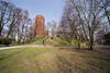 Zamek w Kruszwicy - Widok na wzgórze zamkowe od południowego-zachodu, fot. ZeroJeden, IV 2005