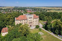 Zamek na Mirowie w Książu Wielkim - Widok zamku na zdjęciu lotniczym, fot. ZeroJeden, VI 2019