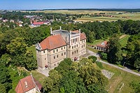 Zamek na Mirowie w Książu Wielkim - Widok zamku na zdjęciu lotniczym, fot. ZeroJeden, VI 2019