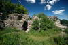Zamek w Kurzętniku - Pozostałości muru zachodniego, fot. ZeroJeden, VII 2006