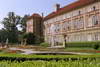 Zamek w Łańcucie - Ogród przy wschodnim skrzydle zamku, fot. ZeroJeden, VIII 2001