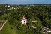 Zamek w Łękach Górnych - Zdjęcie lotnicze, fot. ZeroJeden, V 2023