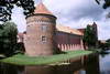 Zamek w Lidzbarku Warmińskim - Południowo-wschodnia wieża i wschodnie skrzydło przedzamcza, fot. JAPCOK, VI 2002