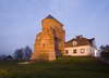 Zamek w Liwie - Wieża bramna od zachodu, fot. ZeroJeden, XI 2006