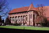 Zamek w Malborku - Pałac Wielkich Mistrzów od strony dziedzińca, fot. ZeroJeden, IV 2004