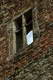 Zamek w Melsztynie - Okno w murach wieży, fot. ZeroJeden, VI 2006