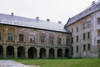 Zamek w Międzylesiu - Wschodnie skrzydło podzamcza oraz północne zamku, fot. ZeroJeden, VIII 2002