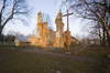 Zamek w Mielniku - Widok od strony grodziska na ruiny kościóła zamkowego, fot. ZeroJeden, XI 2006