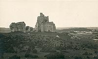 Zamek Mirów - Ruiny zamku Mirów na zdjęciu Henryka Poddębskiego z 1932 roku