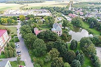 Dwór w Modliszewicach - Widok zamku z lotu ptaka, fot. ZeroJeden VIII 2018