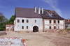 Zamek w Morągu - Widok od południa na ocalałe skrzydło północne, fot. ZeroJeden, V 2004
