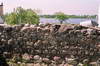 Zamek w Morągu - Zachodni odcinek muru zewnętrznego od strony dziedzińca, fot. JAPCOK, V 2004