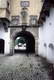 Zamek w Oleśnicy - Zewnętrzna brama na styku umocnień miejskich z zamkiem, fot. ZeroJeden, IX 2002