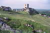Zamek w Olsztynie - Widok z zamku górnego na wschodnią basztę, fot. JAPCOK, VII 2004