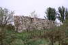 Zamek w Osieku - Południowe lico ocalałego fragmentu muru, fot. ZeroJeden, X 2002