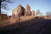 Zamek w Papowie Biskupim - Widok od wschodu, fot. ZeroJeden, IV 2005