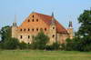 Zamek w Piotrowicach Świdnickich - Widok od zachodu, fot. ZeroJeden, V 2005