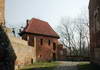 Zamek w Reszlu - Północno-wschodnia basteja zamku widziana z międzymurza, fot. ZeroJeden, IV 2007