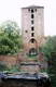 Zamek w Rogóźnie - Zachowana wieża bramna podzamcza wewnętrznego, fot. JAPCOK, X 2002