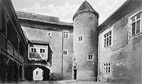 Zamek w Ktrzynie - Dziedziniec zamku w Ktrzynie na pocztwce z lat 20. XX wieku