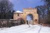 Zamek w Sancygniowie - Dawna brama zamkowa, fot. ZeroJeden, XI 2000
