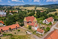 Zamek Kapitanowo w Ścinawce Średniej - Zdjęcie lotnicze, fot. ZeroJeden, VII 2019