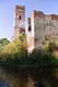 Zamek w Smolcu - Widok na narożnik wschodni dworu, fot. JAPCOK, IX 2003