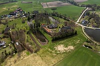 Zamek w Starej Kiszewie - Zamek na zdjęciu lotniczym, fot. ZeroJeden, IV 2023